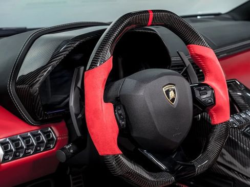 Used 2018 Lamborghini Aventador S image 19