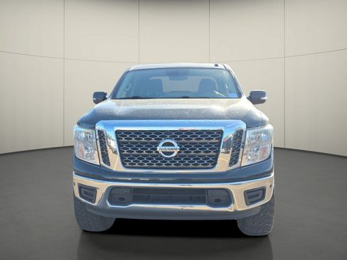 Used 2018 Nissan Titan SV w/ SV Convenience Package RWD image 2