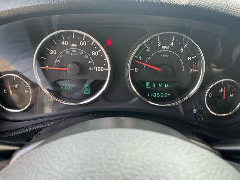 Used 2018 Jeep Wrangler Unlimited Sahara w/ Connectivity Group AWD/4WD image 18
