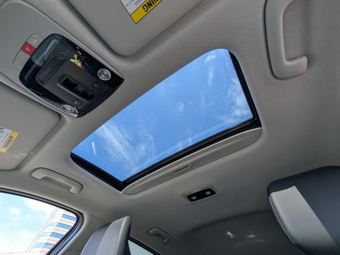 Certified 2024 Kia Niro Wave w/ Wave Preserve Package FWD image 32