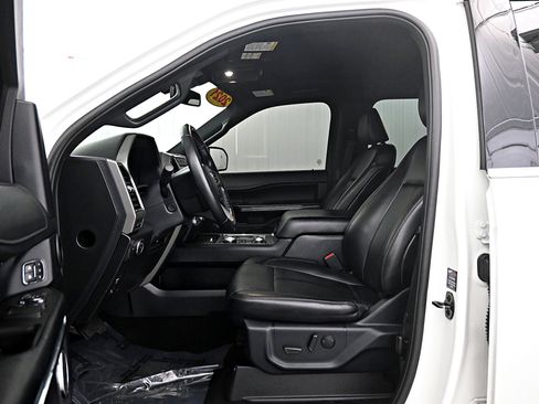 Used 2021 Ford Expedition XLT image 5