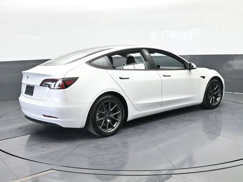 Used 2021 Tesla Model 3 Standard Range Plus image 6