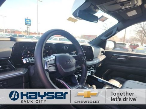 Used 2025 Chevrolet Suburban Z71 image 11