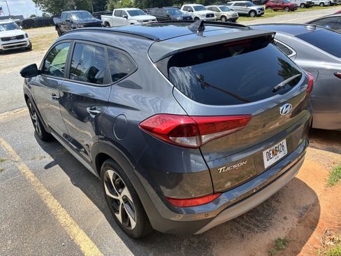 Used 2018 Hyundai Tucson Value FWD image 6