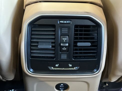 Certified 2025 Porsche Macan AWD/4WD image 14