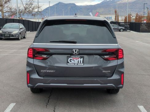 New 2026 Honda Odyssey Touring image 5