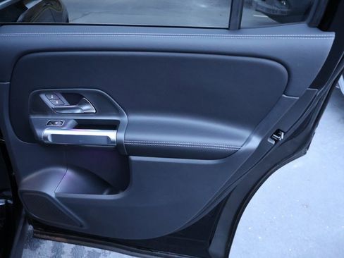 New 2025 Mercedes-Benz GLB 250 4MATIC image 16
