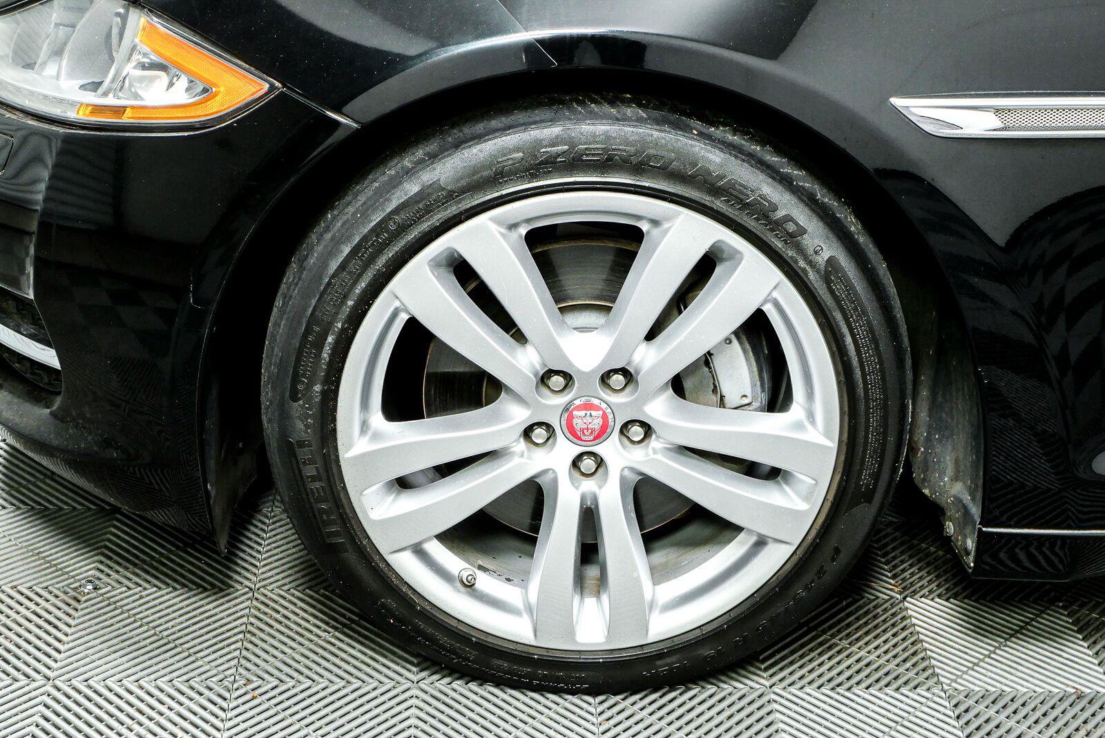 Used 2013 Jaguar XJ L Portfolio AWD/4WD image 38