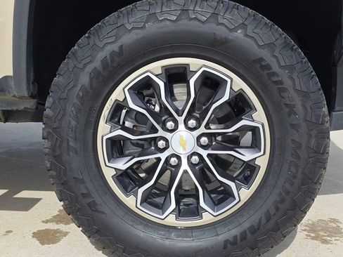 Used 2022 Chevrolet Colorado ZR2 AWD/4WD image 12