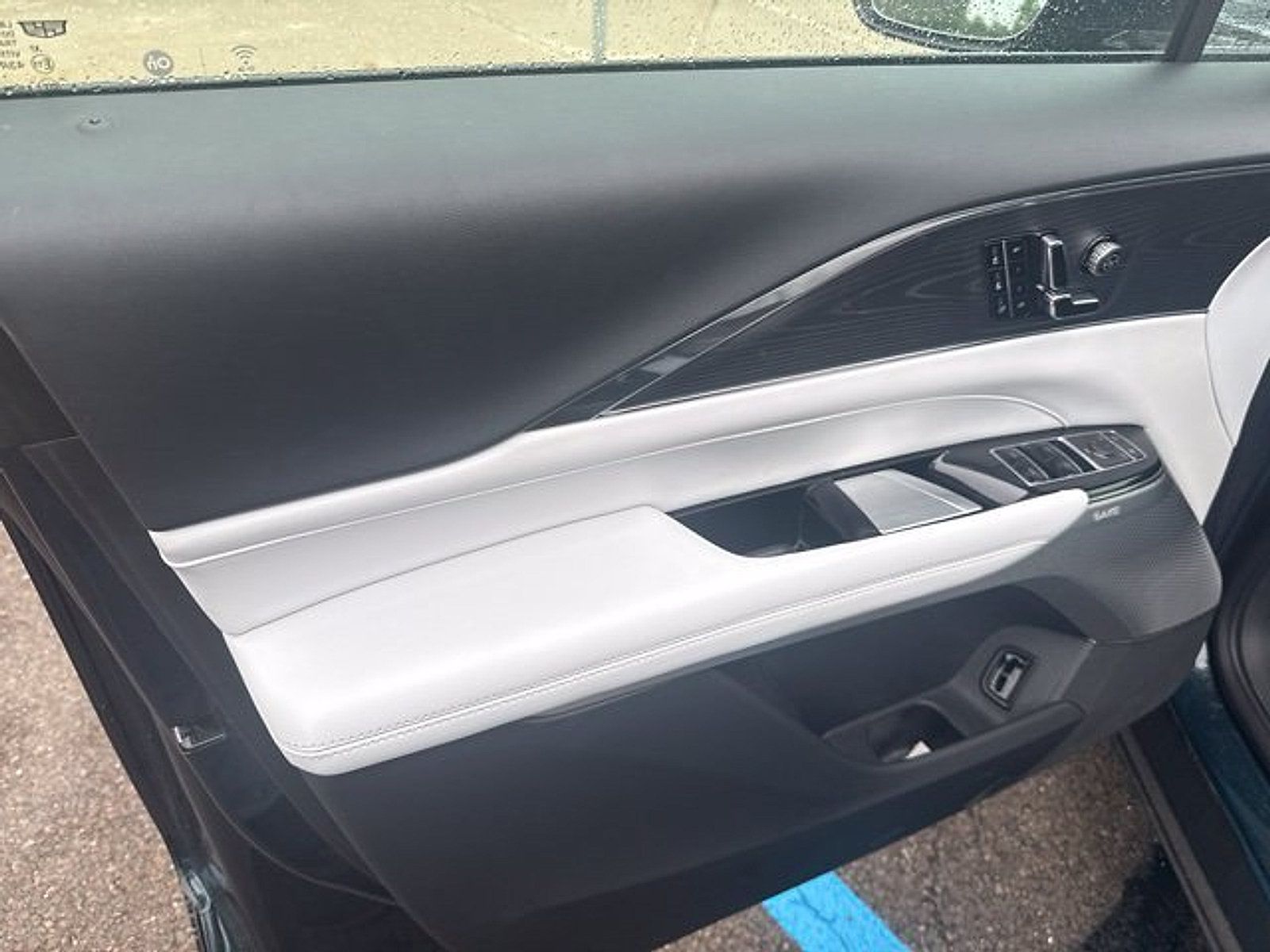 Certified 2024 Cadillac Lyriq Luxury AWD/4WD image 18