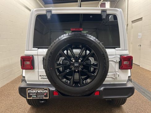 Used 2025 Jeep Wrangler Unlimited Sahara image 3