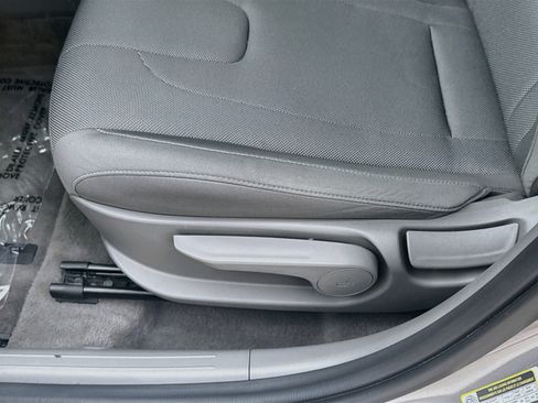 Used 2024 Hyundai Elantra SE FWD image 17