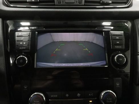 Used 2019 Nissan Rogue S FWD image 24