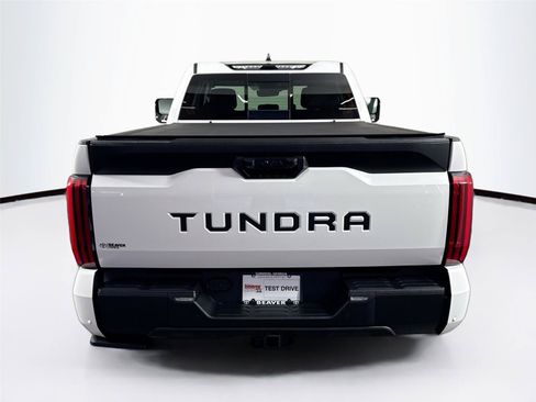 Used 2022 Toyota Tundra SR5 w/ SR5 Premium Package RWD image 11