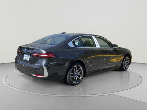 Used 2024 BMW i5 eDrive40i w/ M Sport Package RWD image 5