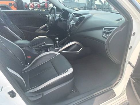 Used 2015 Hyundai Veloster Turbo w/ Option Group 04 FWD image 8