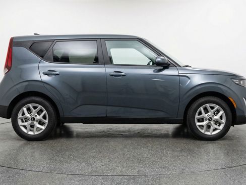 Used 2025 Kia Soul LX w/ LX Technology Package image 11