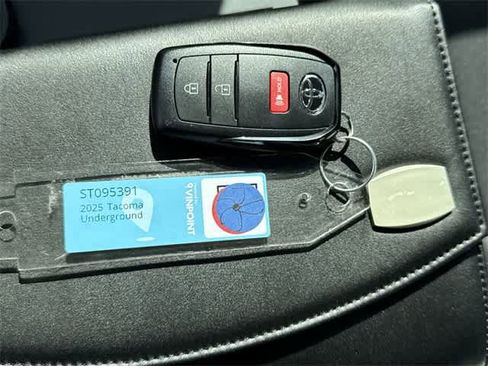 Used 2025 Toyota Tacoma SR5 image 27