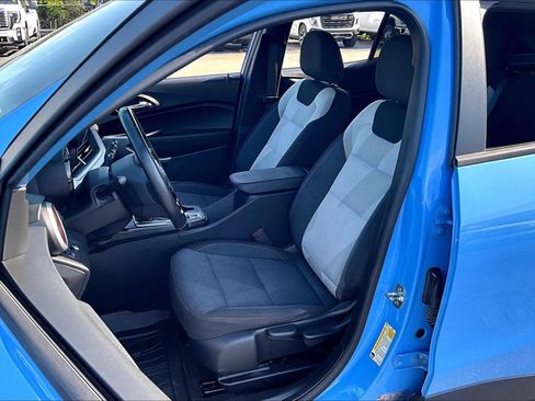 Used 2024 Chevrolet Trax RS w/ Driver Confidence Package FWD image 25