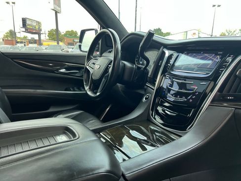 Used 2020 Cadillac Escalade Platinum image 35