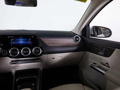 Certified 2023 Mercedes-Benz GLA 250 4MATIC w/ Premium Package image 39