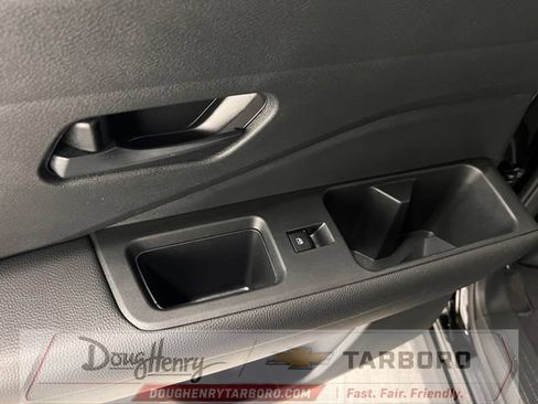 Used 2025 Nissan Pathfinder SV FWD image 31