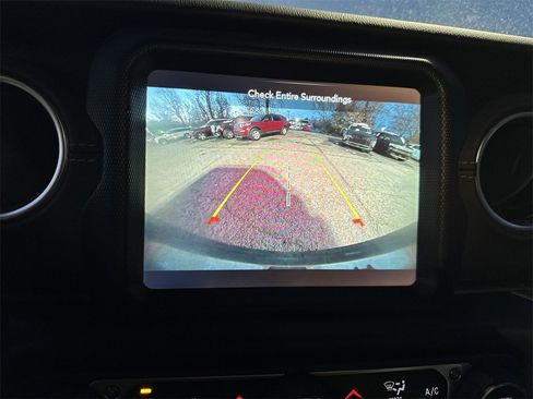 Used 2021 Jeep Wrangler Unlimited Sahara image 17