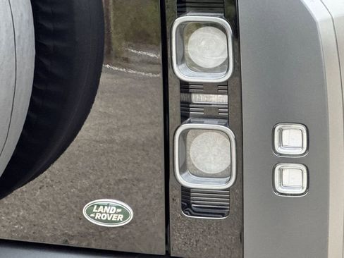 Used 2023 Land Rover Defender 90 V8 image 35