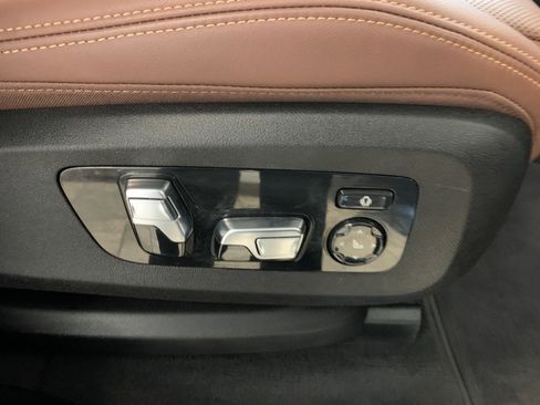 Used 2024 BMW X7 xDrive40i w/ Executive Package image 89