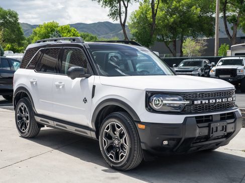 Used 2025 Ford Bronco Sport Outer Banks w/ Outer Banks Tech Package+ AWD/4WD image 13