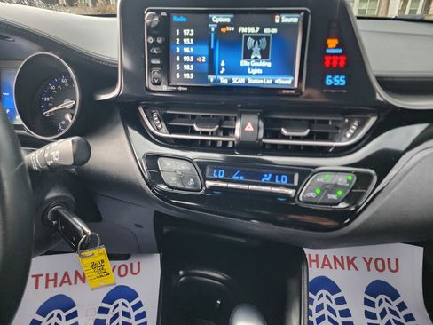 Used 2018 Toyota C-HR XLE FWD image 29