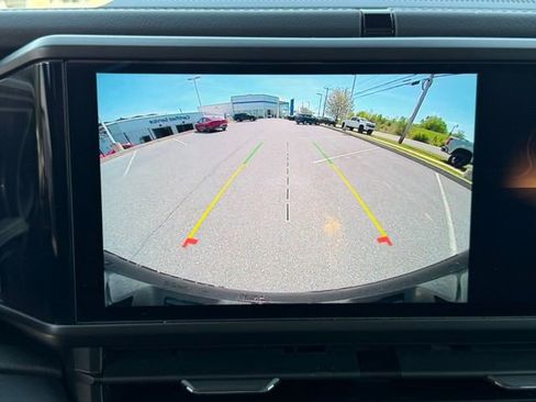 Used 2024 Jeep Wrangler Unlimited Sahara AWD/4WD image 6