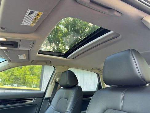 Used 2022 Honda Civic Touring image 11