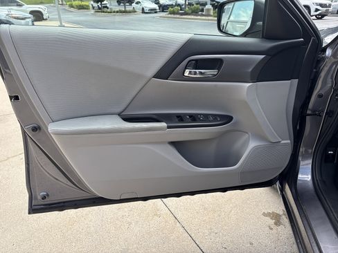Used 2015 Honda Accord LX image 31