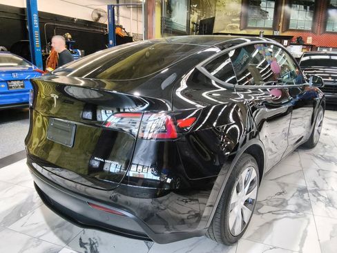 Used 2023 Tesla Model Y Long Range image 4