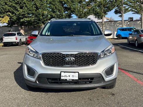 Used 2016 Kia Sorento LX w/ LX Convenience Package image 4