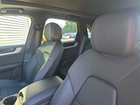 Used 2025 Porsche Cayenne image 5