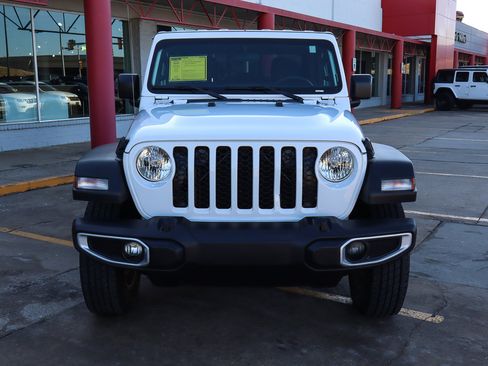Used 2023 Jeep Gladiator Sport image 3