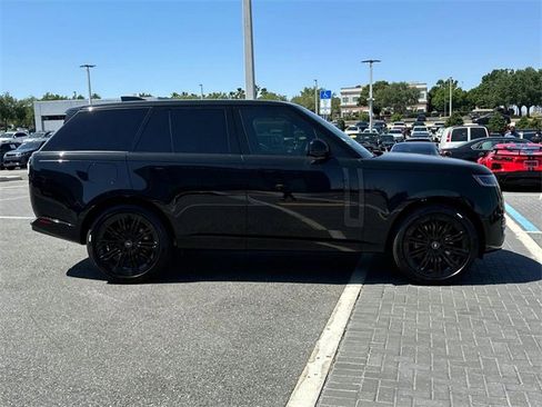 New 2025 Land Rover Range Rover SE image 7