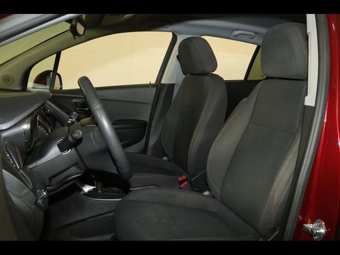 Used 2022 Chevrolet Trax LS w/ Tint and Cruise Package AWD/4WD image 21