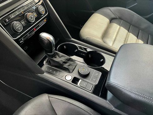 Used 2019 Volkswagen Atlas SEL Premium image 16