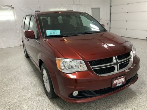 Used 2019 Dodge Grand Caravan SXT image 3