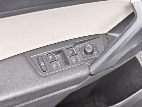 Used 2019 Volkswagen Tiguan SEL FWD image 11