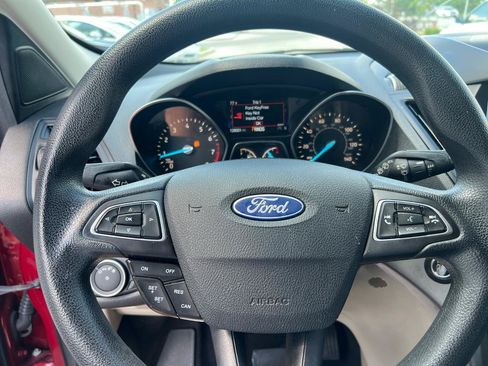 Used 2019 Ford Escape SE FWD image 18