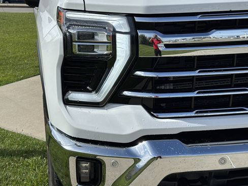 Used 2024 Chevrolet Silverado 3500 LTZ w/ LTZ Convenience Package AWD/4WD image 10