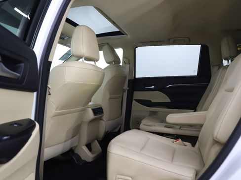 Used 2016 Toyota Highlander Limited image 19