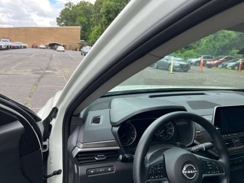 Used 2025 Nissan Altima 2.5 SV FWD image 34