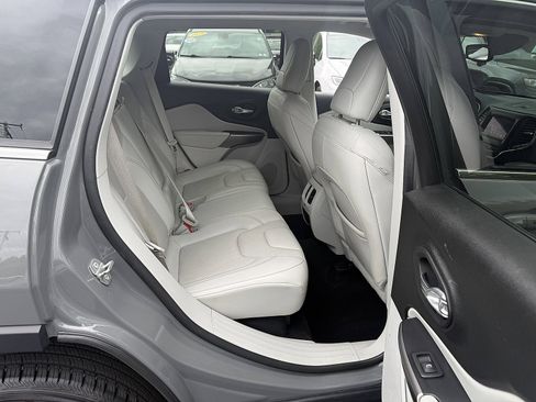 Used 2021 Jeep Cherokee Latitude Lux AWD/4WD image 15