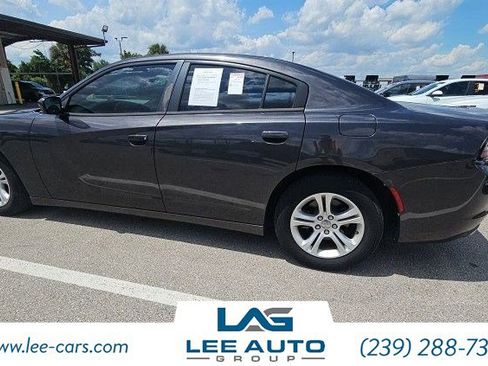 Used 2020 Dodge Charger SXT w/ Leather Interior Group RWD image 2