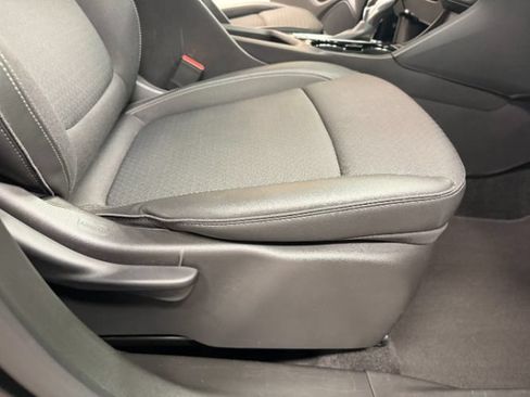 Used 2025 Buick Encore GX Preferred AWD/4WD image 32